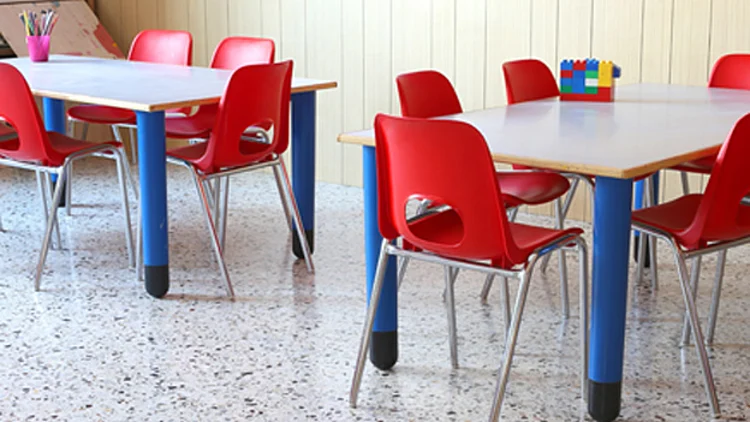 הסייעת סיפרה לאב: "הגננת הטיחה את ראשו של הילד בקיר" | חדשות 13