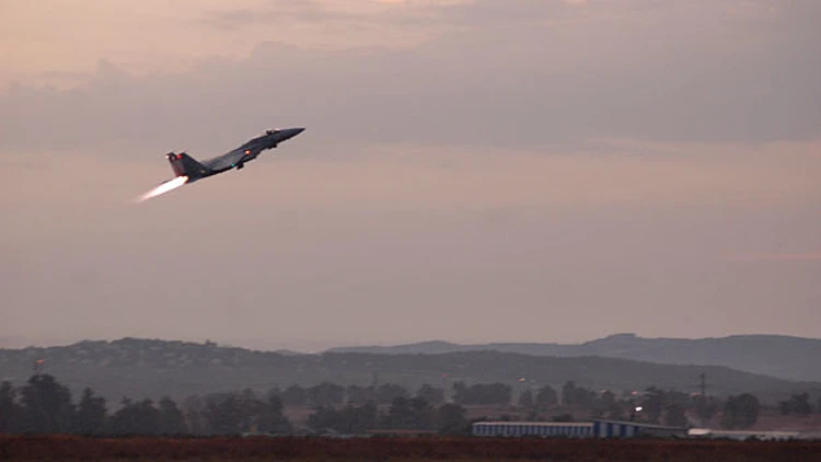 לא מבקשים אישור מהרוסים. מטוס קרב (דוצ)