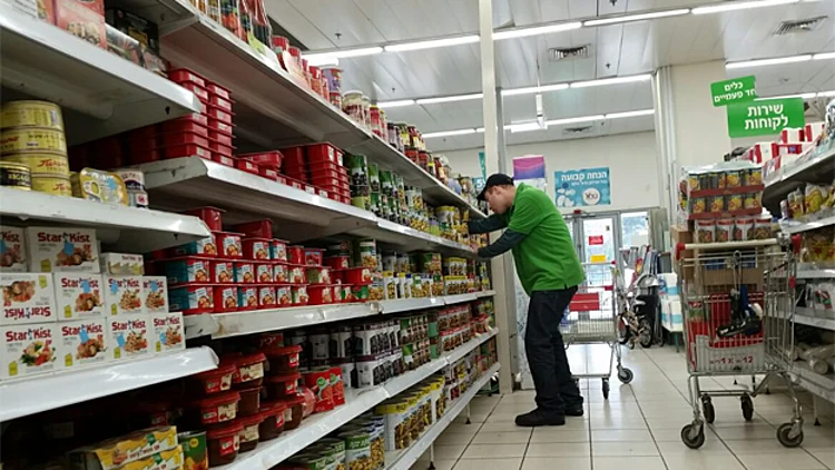 מדוע המחירים ברשתות השיווק משתנים כשאנחנו מגיעים לקופה? | חדשות 13