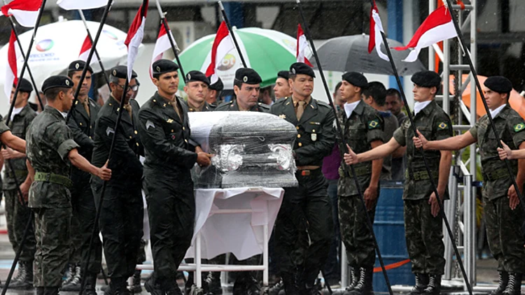 51 הלוויות בברזיל; זעם על הטייס | חדשות 13