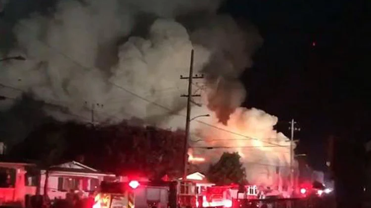 זירת האסון באוקלנד (טוויטר)