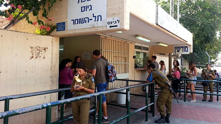 הוועדה אישרה: שירות החובה יתקצר | חדשות 13