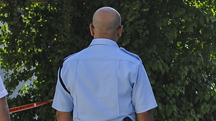 הורשע שוטר שהוזעק לטפל בפריצה – וגנב כסף מבעלי הדירה | חדשות 13