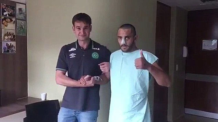 שחקן הכדורגל אשר שרד את התרסקות המטוס מדבר לראשונה