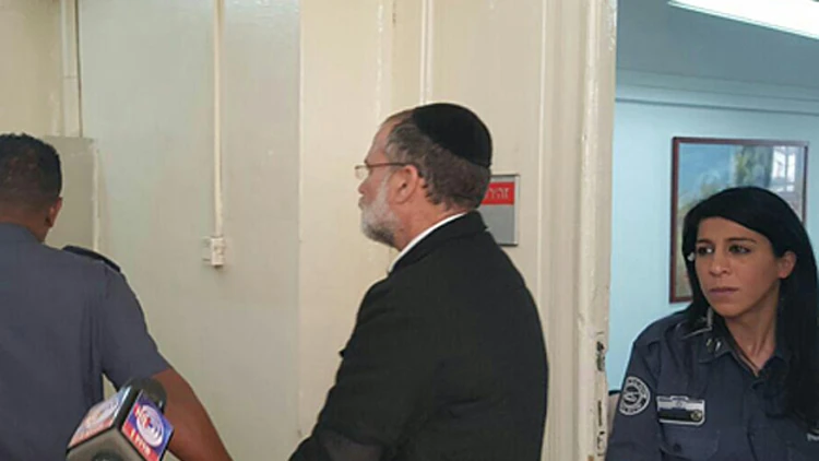 הרב הריסון בבית המשפט, הבוקר (ירון אברהם, חדשות 2)