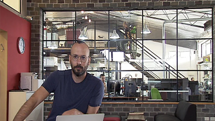 הישראלי הראשון בעולם שהפך את הקנאביס לתרופה | חדשות 13