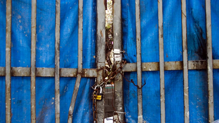 שידור חוזר: כמה קל להיכנס לבתי הספר ללא אישור | חדשות 13