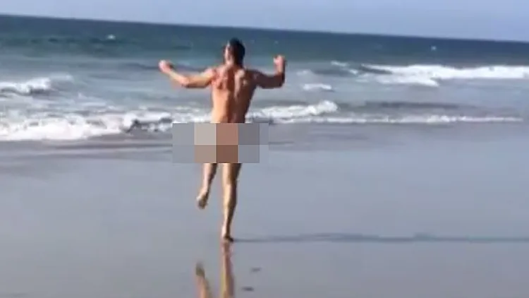 כוכב הריאליטי המצליח שחגג בריצה בעירום את יום ההולדת| רשת 13