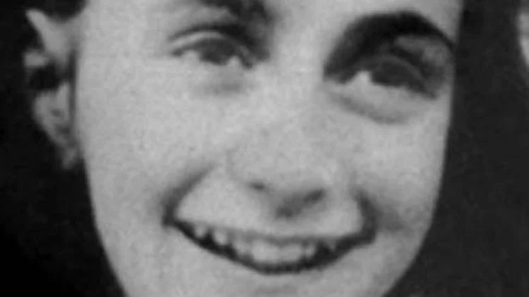 האם אנה פרנק ומשפחתה לא הוסגרו? | חדשות 13