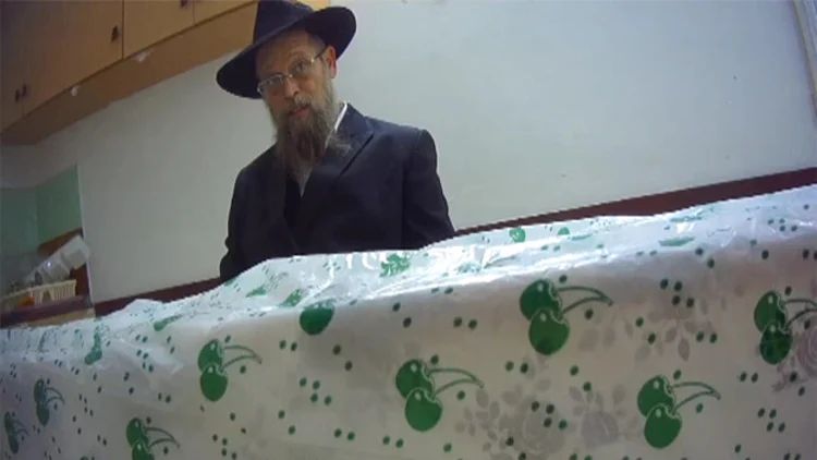 "הרב פגע מינית" – וממשיך לכהן | חדשות 13