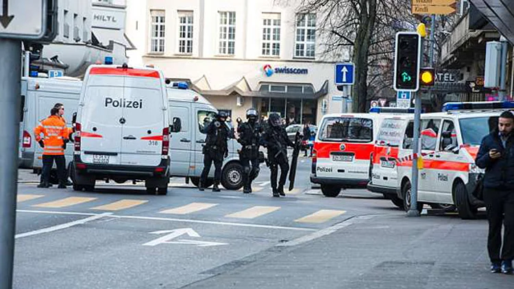 דיווח: נפגעים מירי במרכז אסלאמי בציריך | חדשות 13