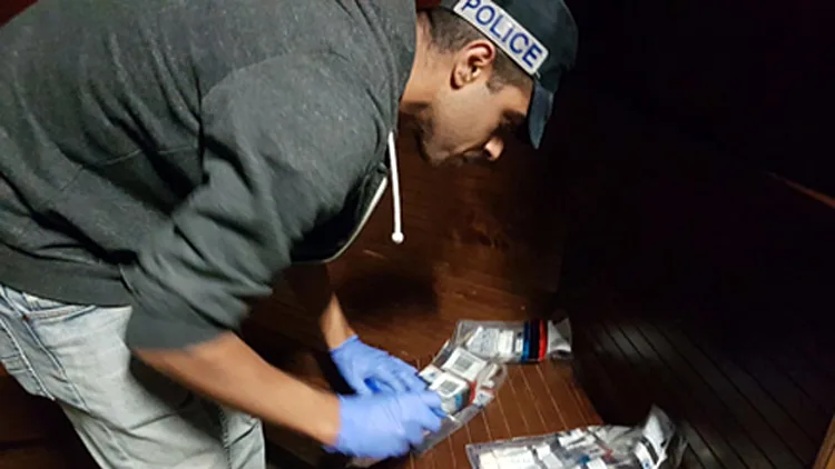 סמים במועדון בת"א: השוטרת הסמויה שהובילה לפשיטה | חדשות 13