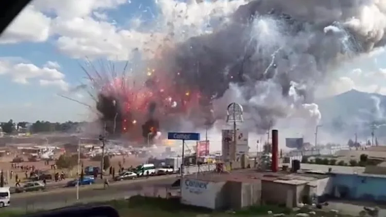 תיעוד מהפיצוץ בשוק הזיקוקים במקסיקו: 29 הרוגים | חדשות 13