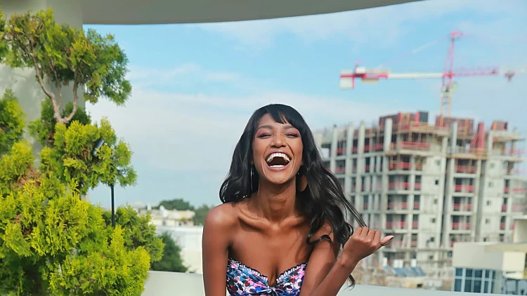 אחרי ששיתפה תמונה בחזיה ותחתונים טיטי איינאו תהתה: "האם זה בסדר להעלות את זה"? | רשת 13