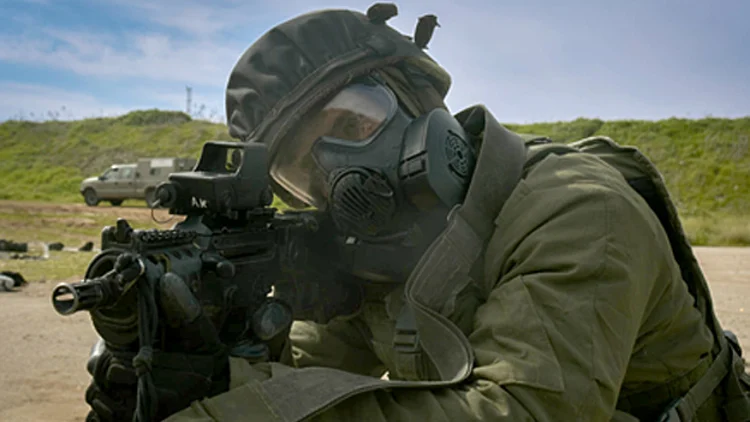 הצצה נדירה: כך הצבא מתאמן נגד נשק כימי | חדשות 13