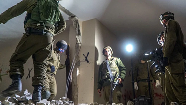 במהלך הלילה: נהרס בית המחבל שביצע את הפיגוע בגבעת התחמושת | חדשות 13