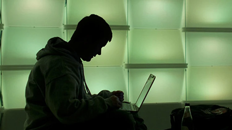 מקללים את המורים אונליין