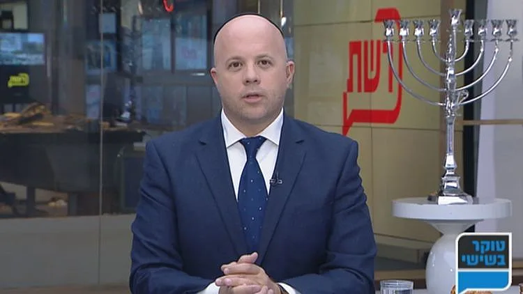 טוקר בשישי בתכנית מיוחדת לחנוכה