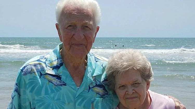 אחרי 64 שנים: לא נפרדו גם במותם | חדשות 13