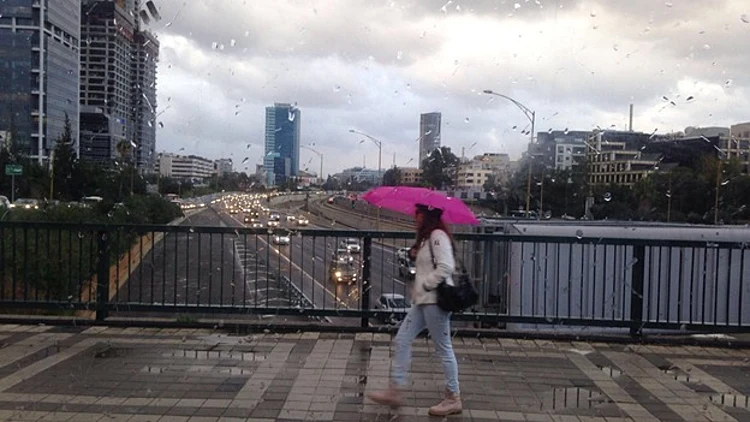 תחזית מזג האוויר: קר, הגשם ייחלש לקראת הערב | חדשות 13