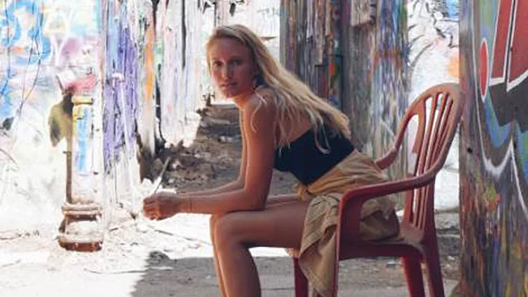 בין קירות הגרפיטי של תל אביב (Vibe Israel)