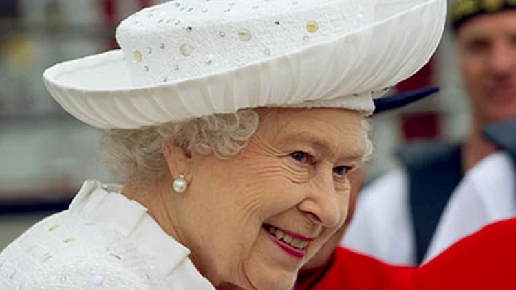 מה קרה למלכה אליזבת?