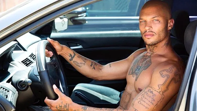 החיים החדשים של "הפושע הכי חתיך בעולם"