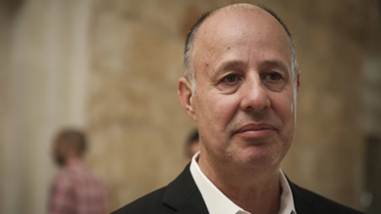 השר והאיומים: "השר איים ושבר את חלון ביתנו" | חדשות 13