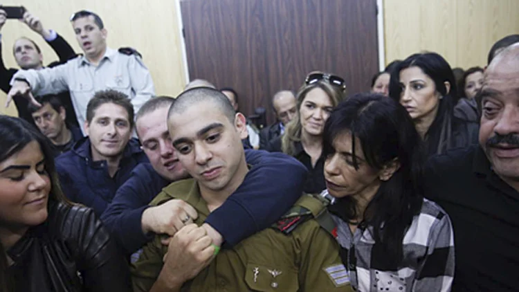 אזריה אתמול בבית המשפט