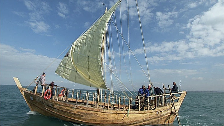 "המשוגעים" ששחזרו ספינה עתיקה | חדשות 13
