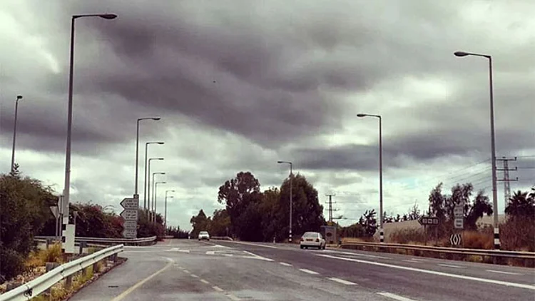 התחזית: אחרי שישי אביבי, מגיעה שבת קרירה | חדשות 13