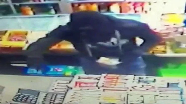 תיעוד מצלמות האבטחה של אחד ממקרי השוד בצפון