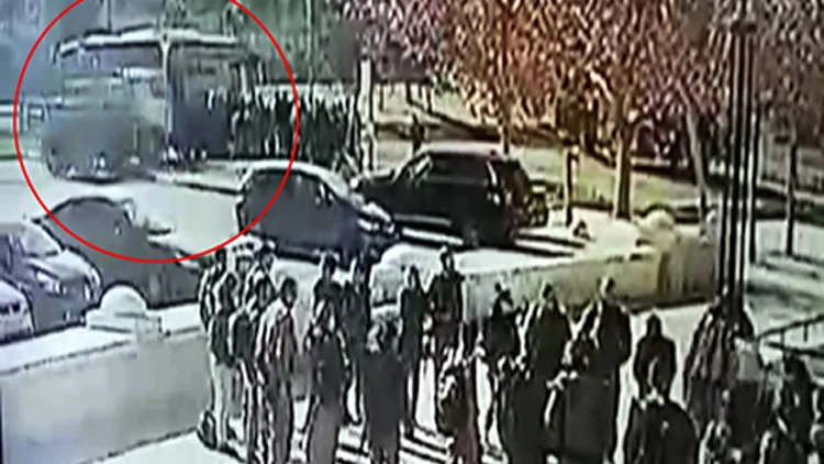 תיעוד הפיגוע בירושלים: המשאית דוהרת ודורסת | חדשות 13