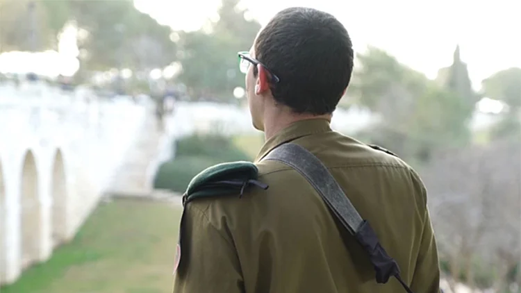 צוער אשר ירה במחבל: "הבנו שזה פיגוע. דרכתי ויריתי" | חדשות 13