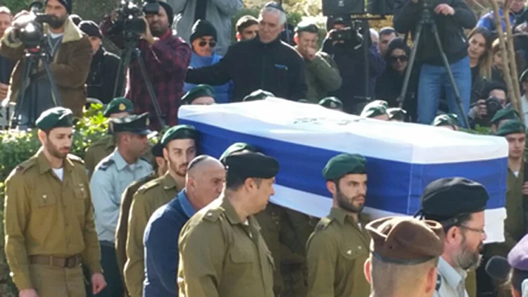 משפחות הנרצחים זועמות: "אף שר לא הגיע" | חדשות 13