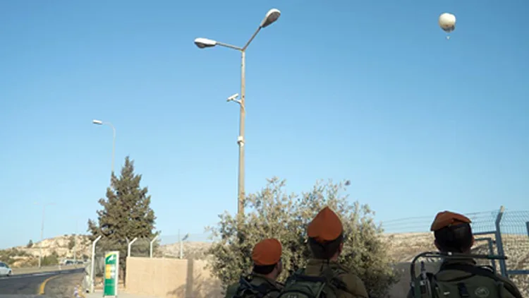 תקרית היסחפות הבלון הצבאי: רוח חזקה הפתיעה | חדשות 13