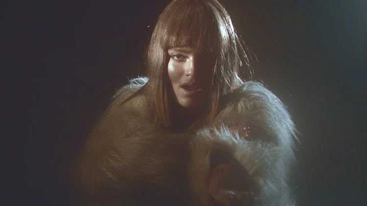 עכשיו בצבע: הקליפ של נועה קירל לסינגל "תן לי סימן" | רשת 13