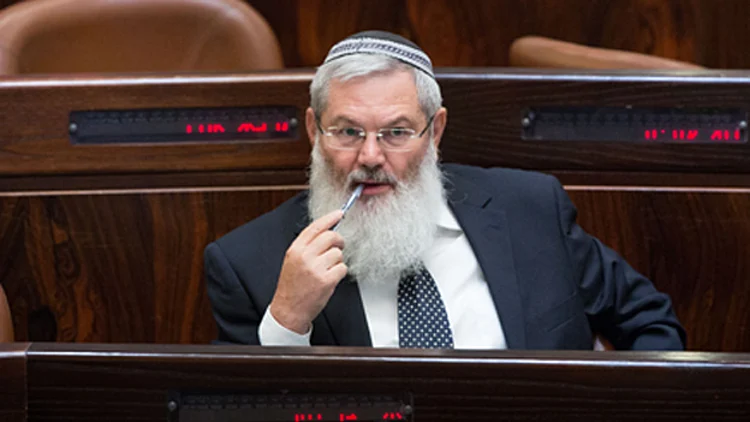 מגנה את העידוד השקט.