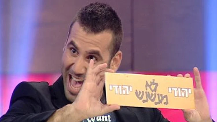 צחוק מעבודה, עונה 7, פרק 8: שירת הסטיקר