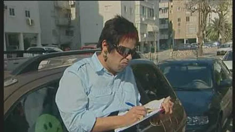 אחד העם 1, עונה 2, פרק 3: ככה לא נוהגים