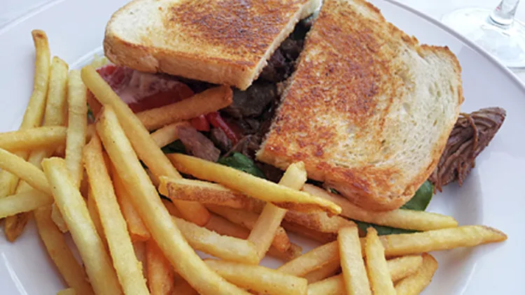 אוכל שרוף מסרטן: מהפכת הבריאות בבריטניה | חדשות 13