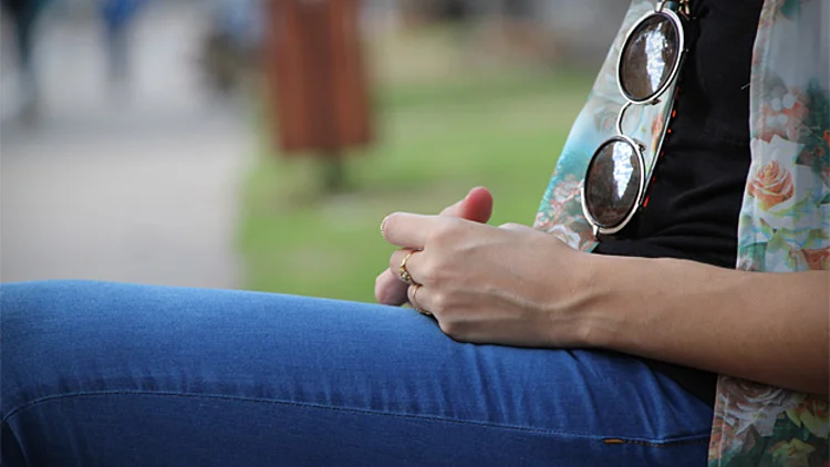 צעירה שהותקפה בידי נערים פלסטינים: תוכר כנפגעת איבה | חדשות 13