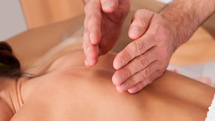 אישום: תקף מינית על מיטת הטיפולים