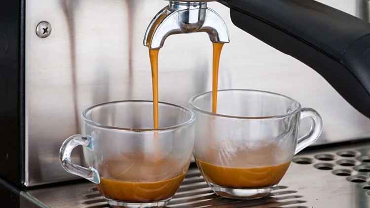 כמה כוסות קפה מומלץ לשתות ביום? | חדשות 13