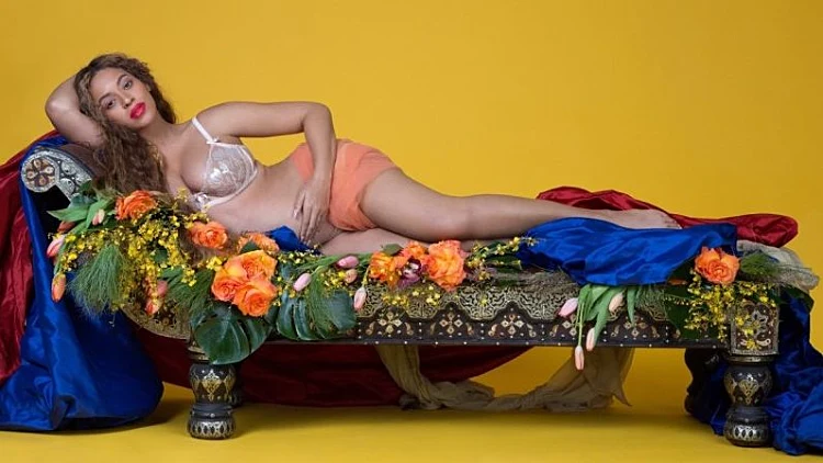 ביונסה בהריון בעירום מלא