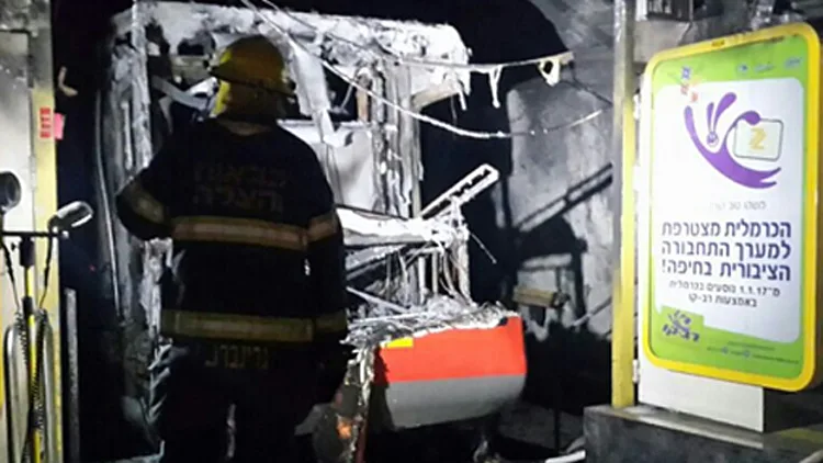 מנהרת הכרמלית בחיפה: פרצה שרפה, רחובות נחסמו 8 צוותי כיבוי פועלים | חדשות 13