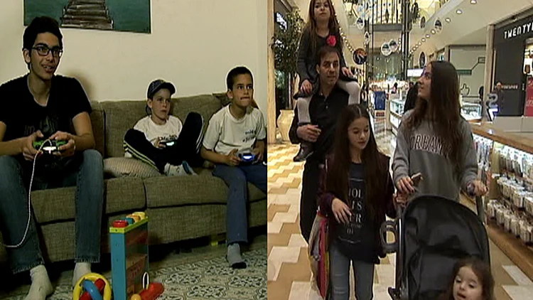 מלחמת המינים: קניון או כדורגל? הרוב קובע | חדשות 13