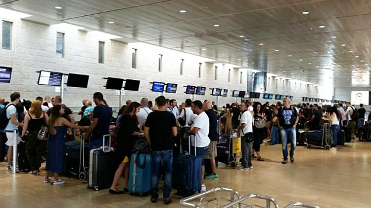 על מה הישראלי יוותר להוזלת הטיסה? | חדשות 13