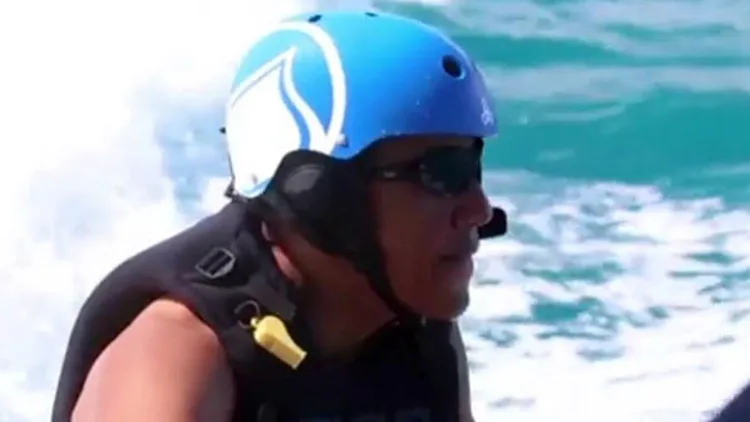 צפו: ברק אובמה מתפנק באי הפרטי של חבר מיליארדר | חדשות 13