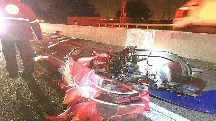 נהג קלנועית בן 70 נהרג מפגיעת רכב בכניסה לכפר חב"ד | חדשות 13